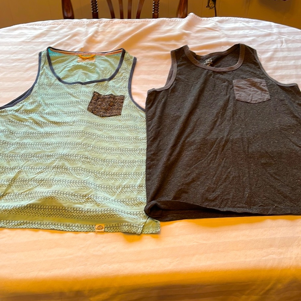 2 medium mens tank tops ( 2 for 1)